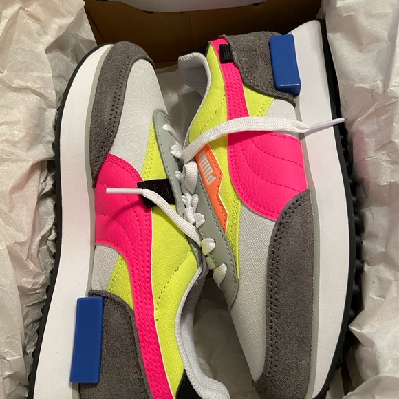 Pumas - Picture 3 of 5